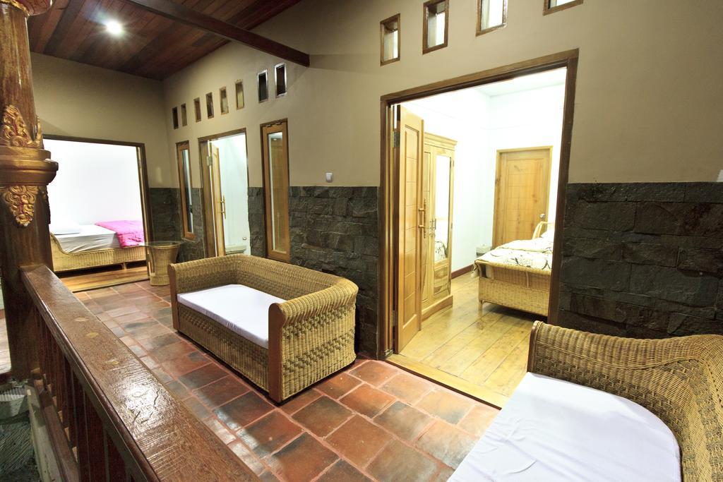 Villa Bale Seni Mataram Exteriér fotografie